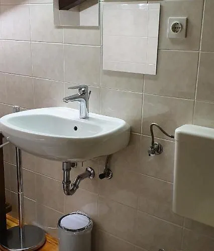 Slavi Apartma Vipava